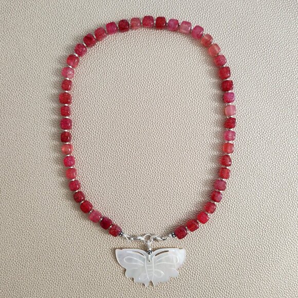 RED AGATE NECKLACE W/ MOTHER OF PEARL BUTTERFLY--18" - Picture 2 of 2